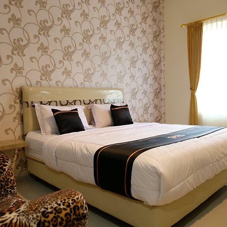 Oyo 1616 Hotel Central City 2 Tanjung Pandan Exterior photo