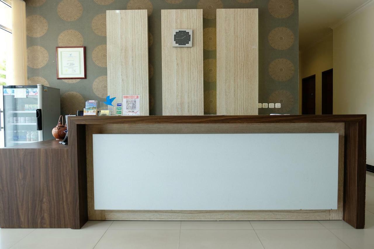 Oyo 1616 Hotel Central City 2 Tanjung Pandan Exterior photo
