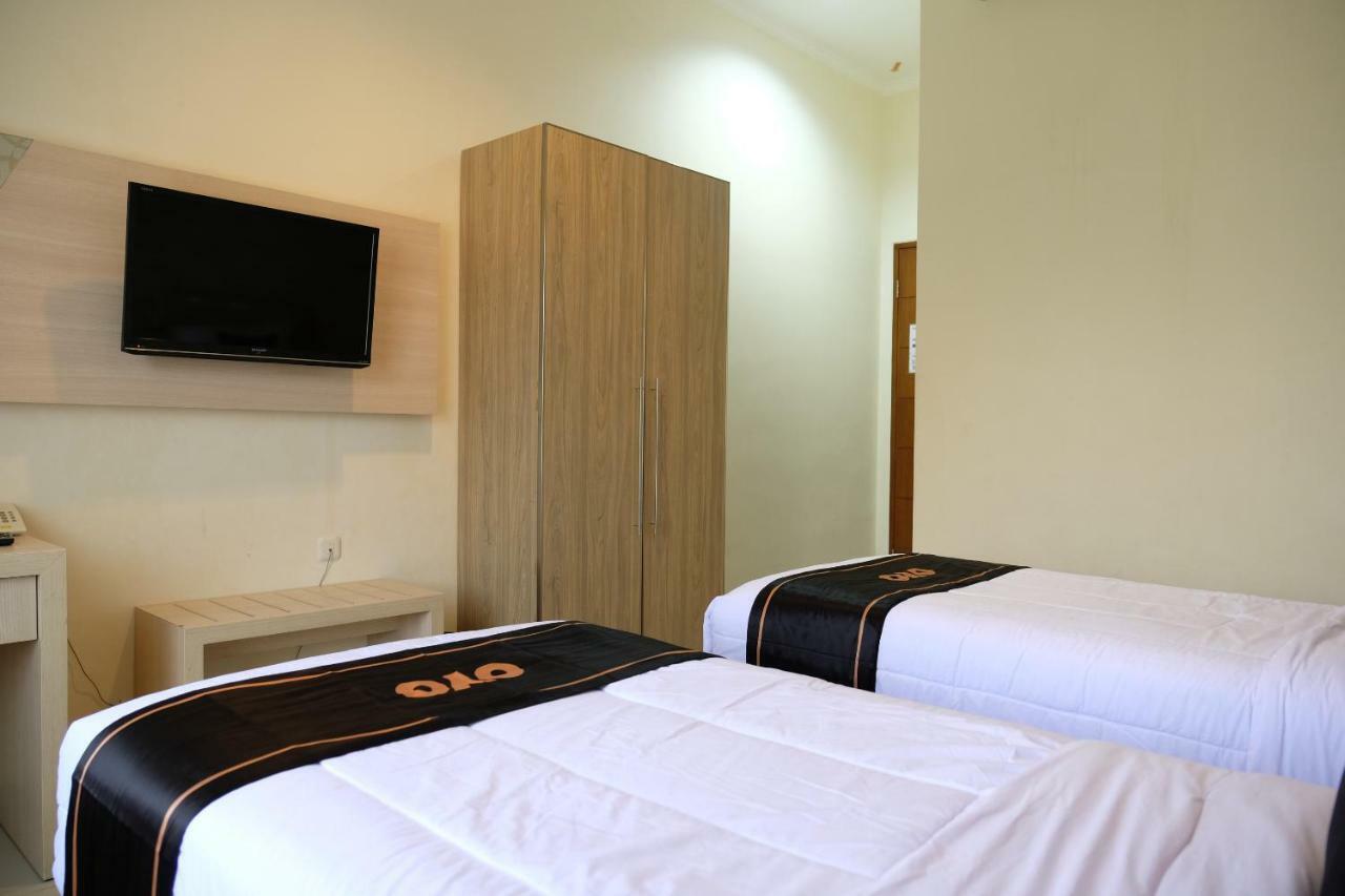 Oyo 1616 Hotel Central City 2 Tanjung Pandan Exterior photo