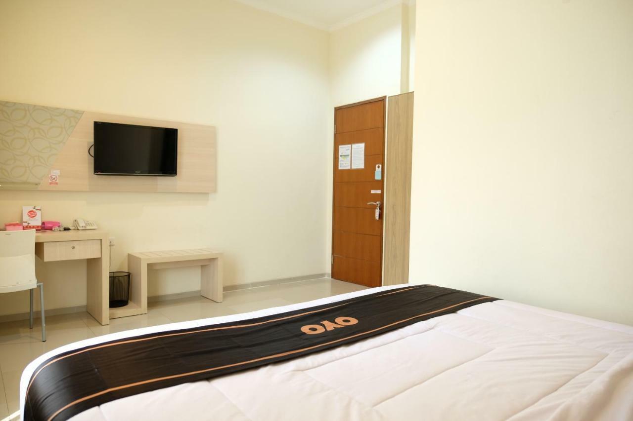 Oyo 1616 Hotel Central City 2 Tanjung Pandan Exterior photo