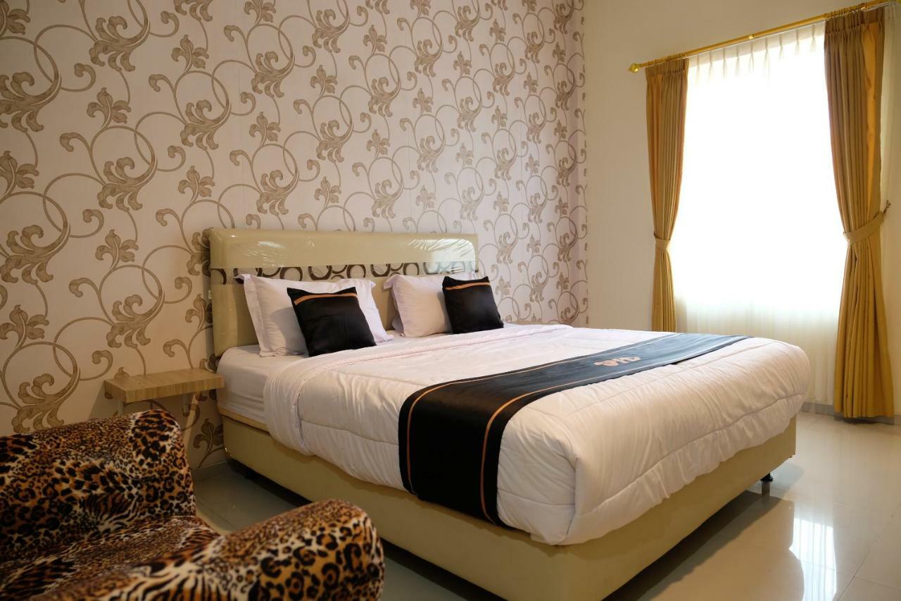 Oyo 1616 Hotel Central City 2 Tanjung Pandan Exterior photo