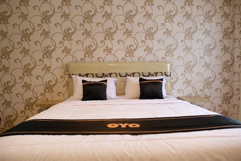Oyo 1616 Hotel Central City 2 Tanjung Pandan Exterior photo