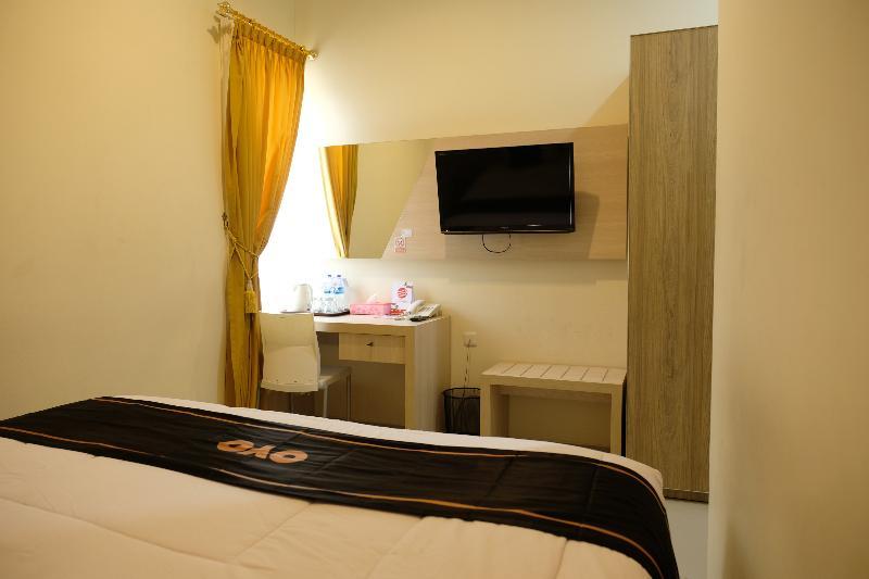 Oyo 1616 Hotel Central City 2 Tanjung Pandan Exterior photo